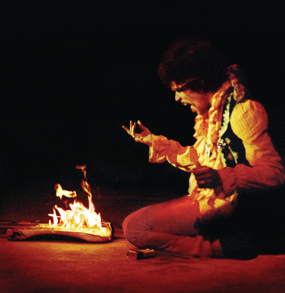 Jimi Hendrix burns the guitar