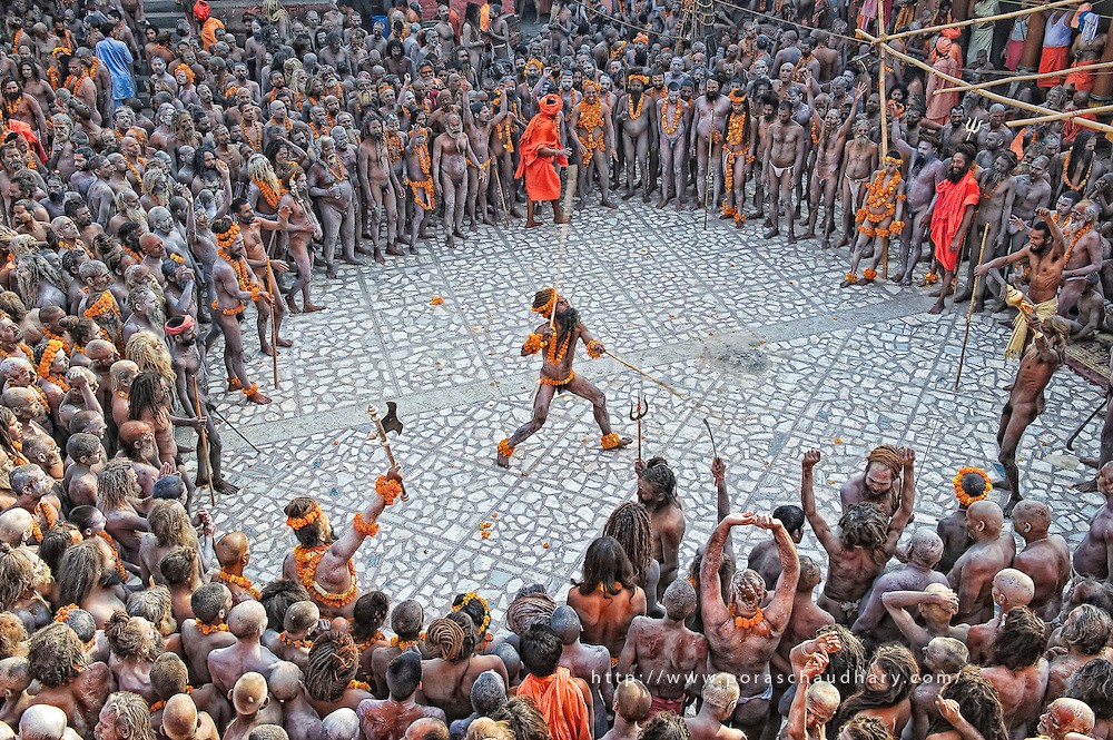 Gathering-of-Naga-Sadhus-4-Kumbh-Mela-Haridwar-2010-India