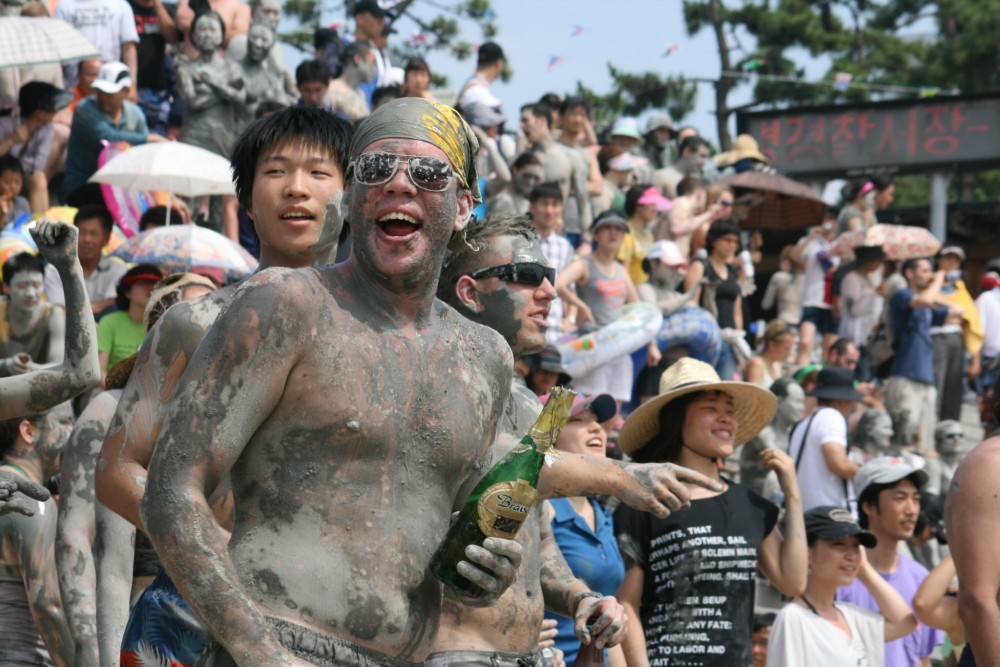 Korea-Boryeong_Mud_Festival-15