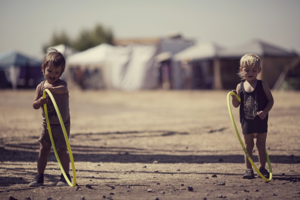 Zipporah-Lomax_Young-Hula-Hoopers-Practing-their-Trade