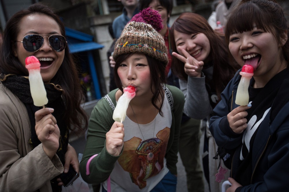 kanamara matsuri japan lollipos