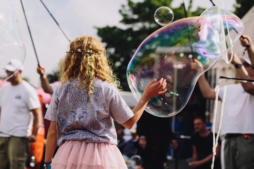 6f066827atmosphere-crowd iow 2015 - sara lincoln photography-1