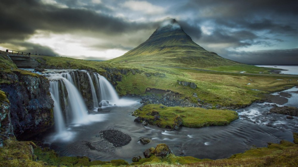 dormant-volcano-iceland-desktop-background