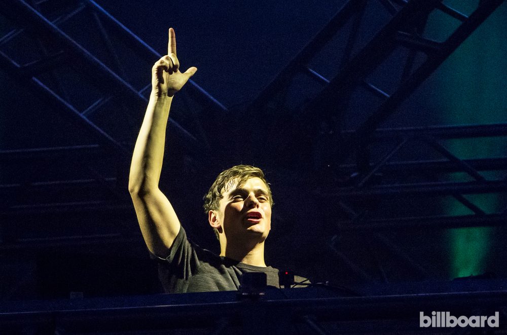 02-Garrix-EDC-Las-Vegas-Day-2-2016-billboard-1548